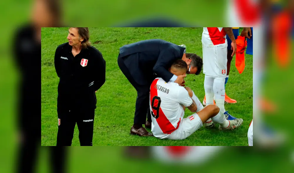 Copa América 2019: Paolo Guerrero es reanimado tras perder la final ante Brasil. Foto: EFE Copa América 2019: Paolo Guerrero es reanimado tras perder la final ante Brasil. Foto: EFE