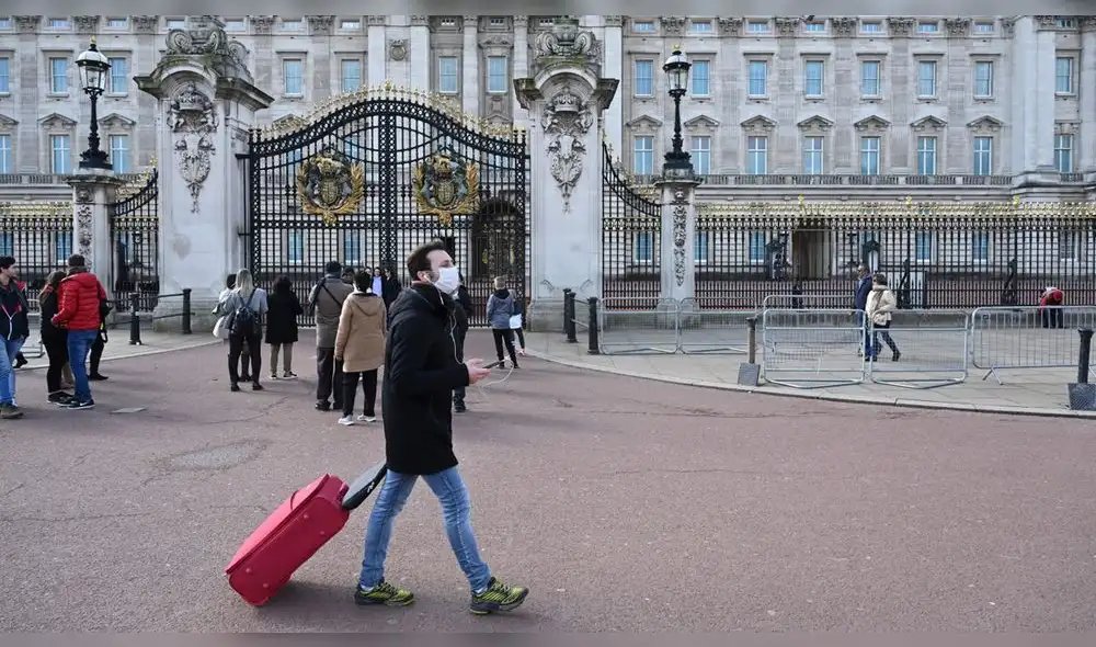 La Policía será la encargada de hacer cumplir la ordenanza en áreas con altas tasas de infecciones, informó el Gobierno. Foto: EFE