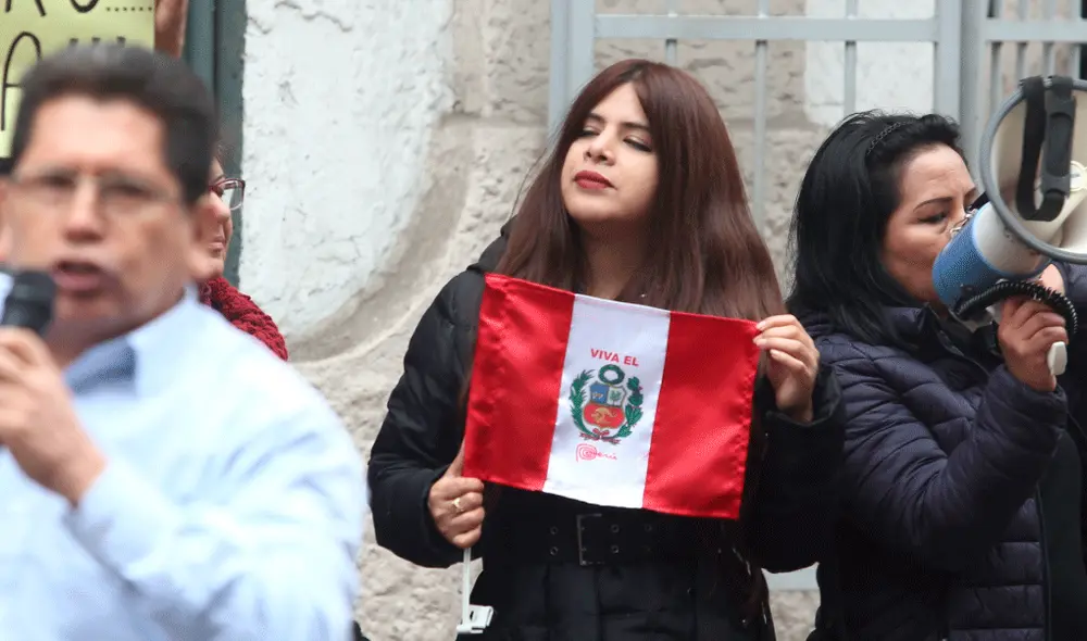 La Resistencia volvió a insultar a periodistas de La República. Foto: La República