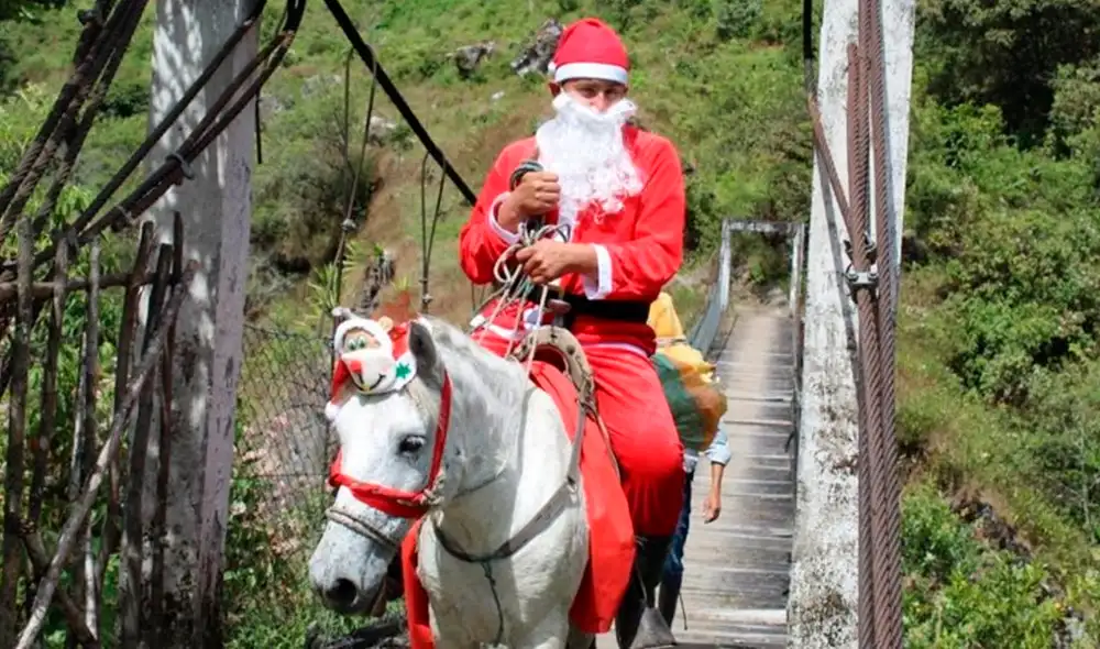 Desliza hacia la izquierda para ver las fotografías del maestro apoyando a los niños de Bocayá. Foto: captura de Facebook
