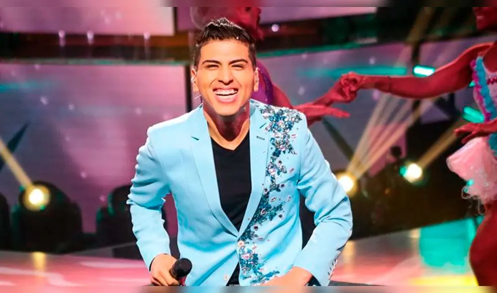 Gisela Valcárcel pega chicle en la cabeza a John Kelvin Gisela Valcárcel pega chicle en la cabeza a John Kelvin