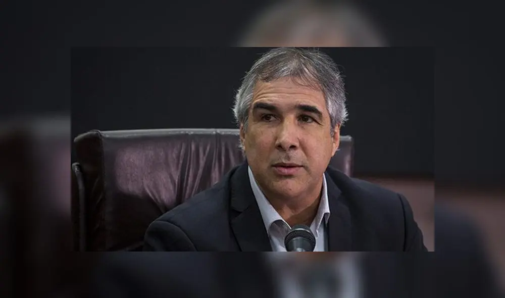 Presidente de BioCubaFarma, Eduardo Martínez, dijo que el Interferón no es vacuna ni cura el coronavirus. Foto: Cubadebate.