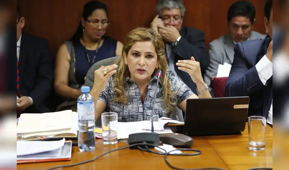 Por mentir en hoja de vida, confrontan con decano a fujimorista Maritza García