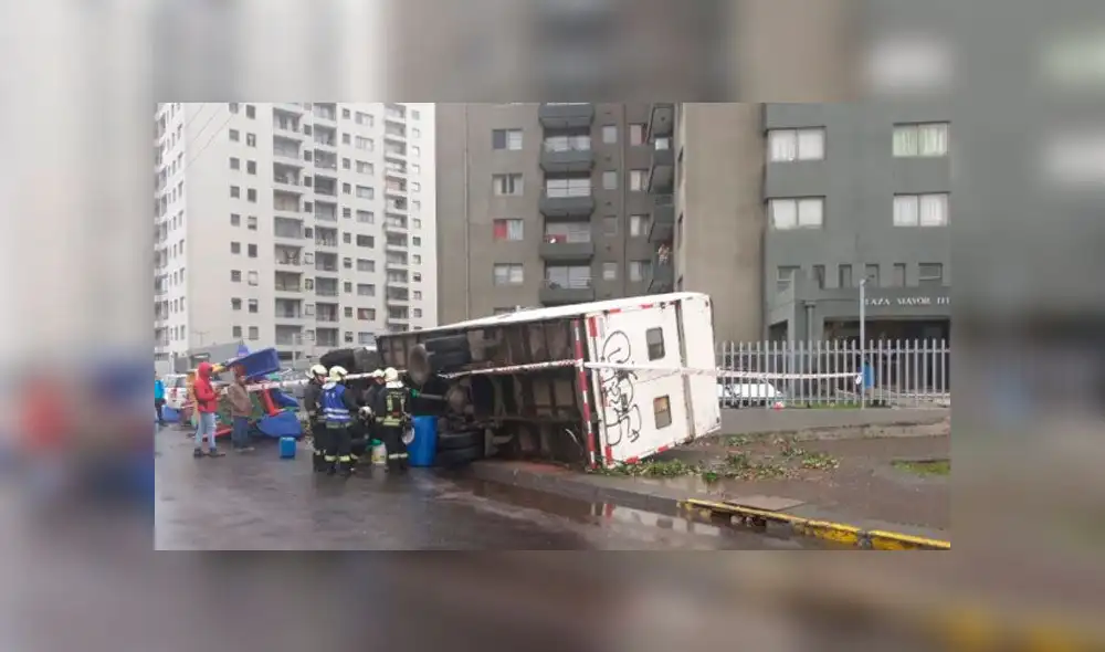 Gigantescas trombas marinas al sur de Chile deja un muerto [VIDEOS]