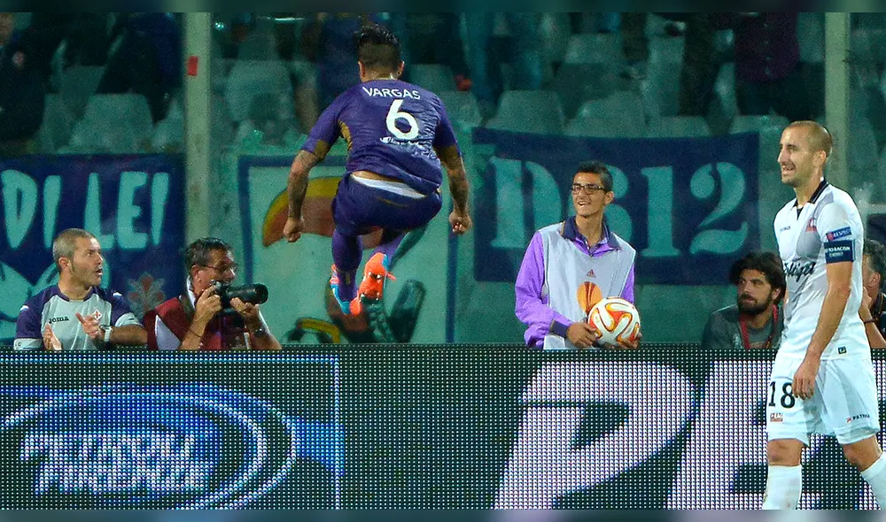 Loco Vargas: hinchas de la Fiorentina recuerdan gol del peruano en la Champions League Loco Vargas: hinchas de la Fiorentina recuerdan gol del peruano en la Champions League