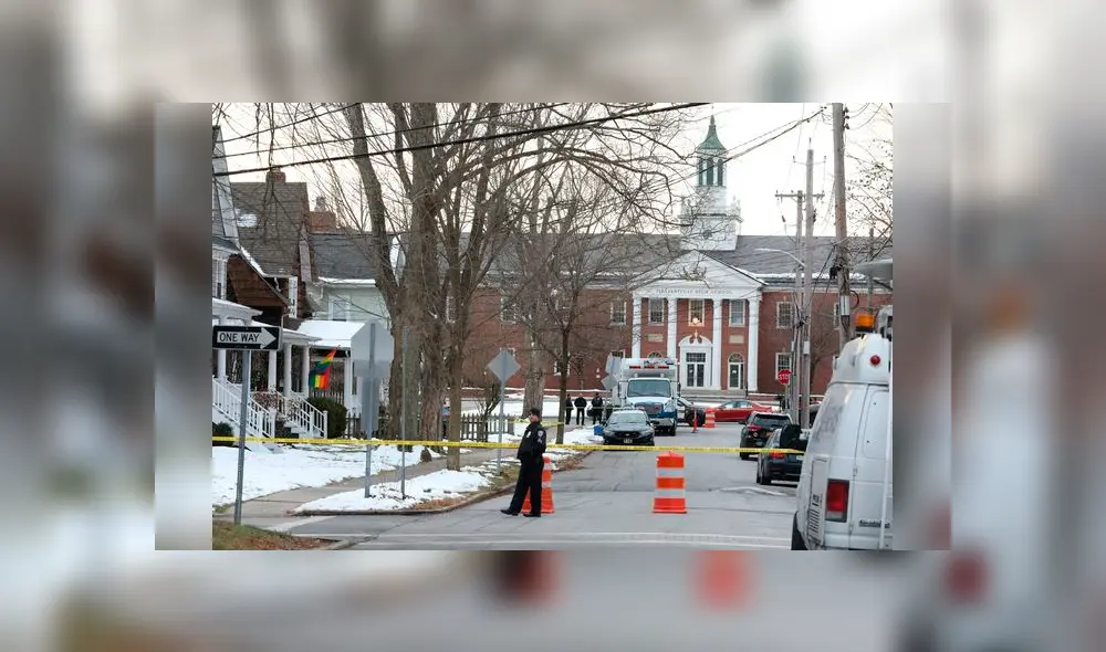 Banquero apuñala a su esposa e hijos, de 4 y 7 años, antes de suicidarse [VIDEO]