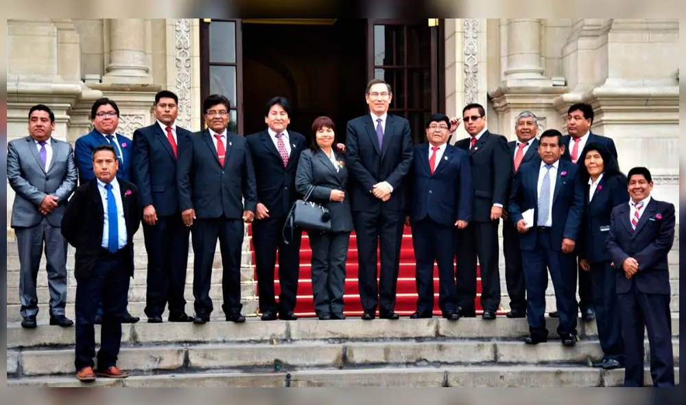 Comitiva de la ciudad de Tacna fue saludada por el presidente Martín Vizcarra. Comitiva de la ciudad de Tacna fue saludada por el presidente Martín Vizcarra.