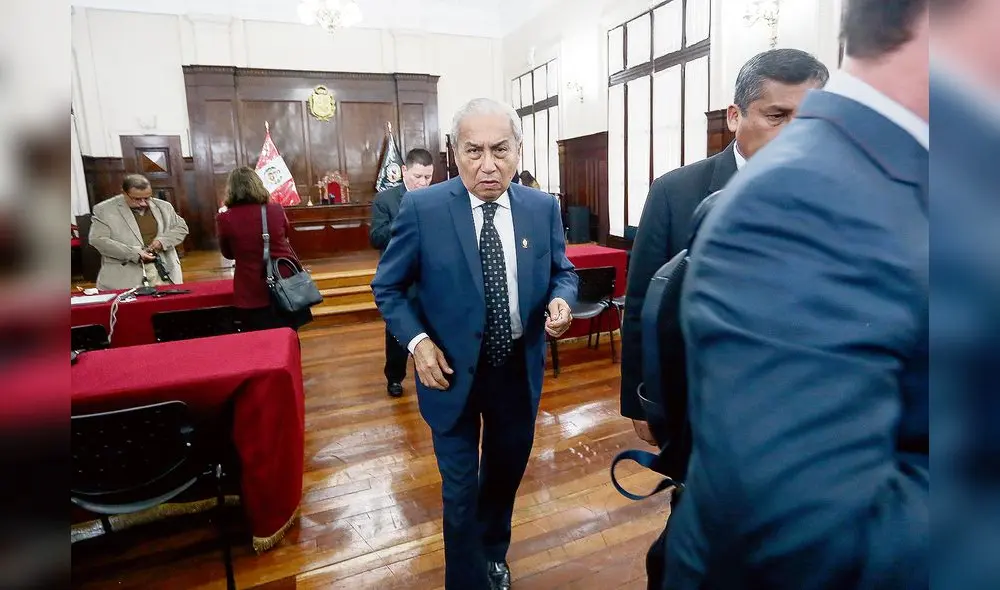 21-08-19 MR1 MICHAEL RAMON
EXFISCAL DE LA NACION PEDRO CHAVARRY ES PROCESADO POR EL PRESUNTO DELITO DE ENCUBRIEMIENTO REAL.
EL JUEZ HUGO NUÑEZ JULCA RESOLVIO REALIZAR UNA INVESTIGACION DE NOVENTA DIAS 21-08-19 MR1 MICHAEL RAMON
EXFISCAL DE LA NACION PEDRO CHAVARRY ES PROCESADO POR EL PRESUNTO DELITO DE ENCUBRIEMIENTO REAL.
EL JUEZ HUGO NUÑEZ JULCA RESOLVIO REALIZAR UNA INVESTIGACION DE NOVENTA DIAS