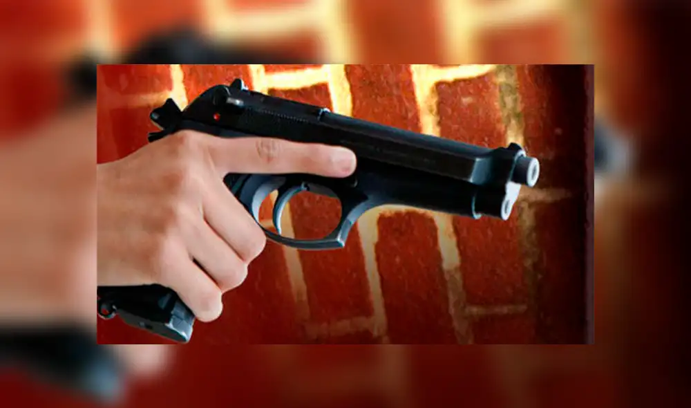 Hombre compra drogas con dinero falso y al recibir disparos usa a su bebé como escudo Hombre compra drogas con dinero falso y al recibir disparos usa a su bebé como escudo