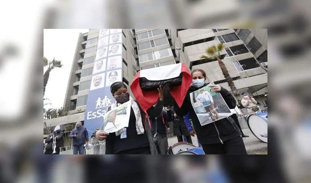 Personal de salud exige mejoras en el sistema y pide más implementos de bioseguridad. Créditos: Antonio Melgarejo / La República.