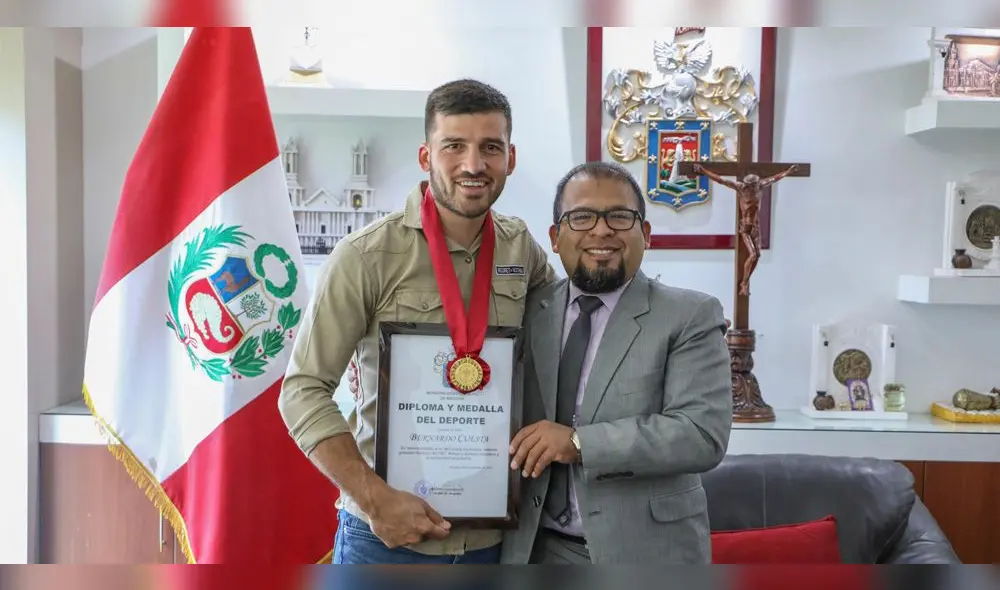 Bernardo Cuesta es distinguido con el máximo reconocimiento del deporte en Arequipa. Bernardo Cuesta es distinguido con el máximo reconocimiento del deporte en Arequipa.