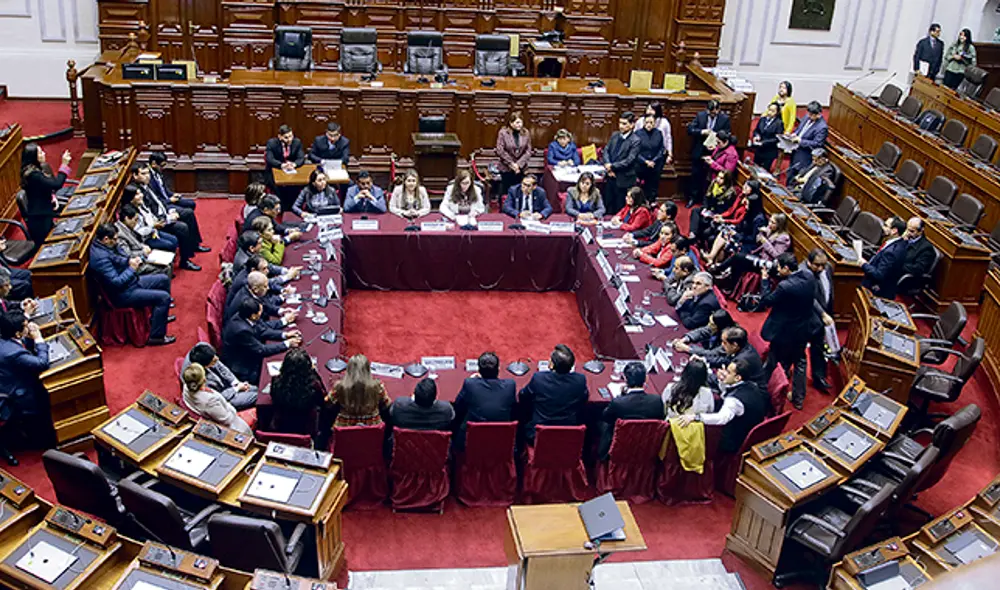 La Comisión de Constitución pretende archivar el proyecto del Gobierno para adelantar elecciones.