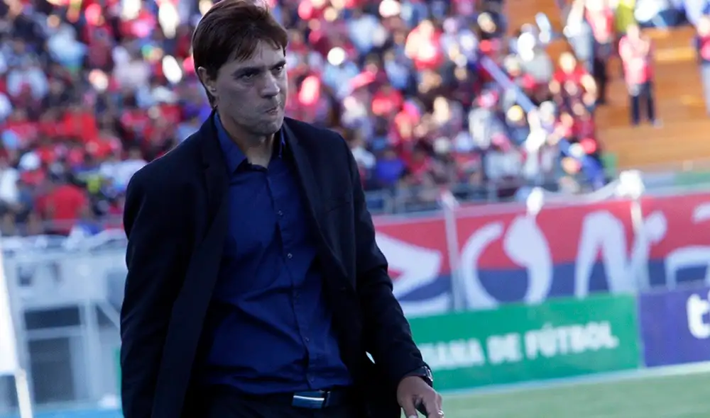 César Vigevani no seguirá en Binacional. (Créditos: Twitter) César Vigevani no seguirá en Binacional. (Créditos: Twitter)