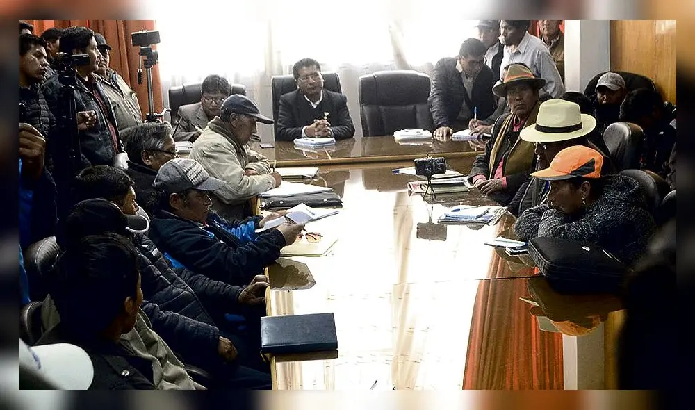 cita. Dirigentes sostuvieron reunión con gobernador Aduviri. cita. Dirigentes sostuvieron reunión con gobernador Aduviri.