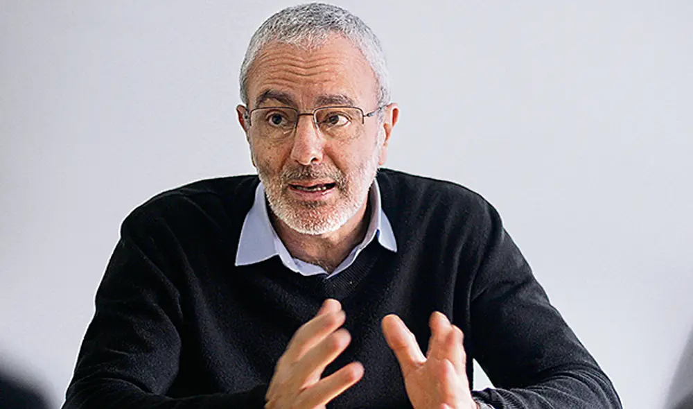 Postura. Las economías capitalistas también regulan tarifas y mercados, según Kahhat. Postura. Las economías capitalistas también regulan tarifas y mercados, según Kahhat.