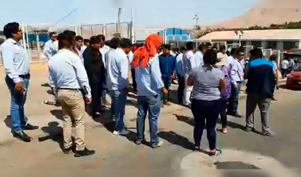 Con plantón taxistas exigen seguridad por robo a su colega en Moquegua Con plantón taxistas exigen seguridad por robo a su colega en Moquegua