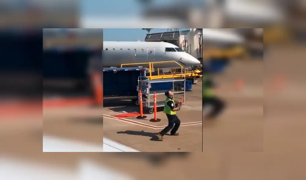 La interpretación del joven no pasó desapercibida por los pasajeros de la aerolínea, quienes no tardaron en grabarla para compartirla en Facebook La interpretación del joven no pasó desapercibida por los pasajeros de la aerolínea, quienes no tardaron en grabarla para compartirla en Facebook