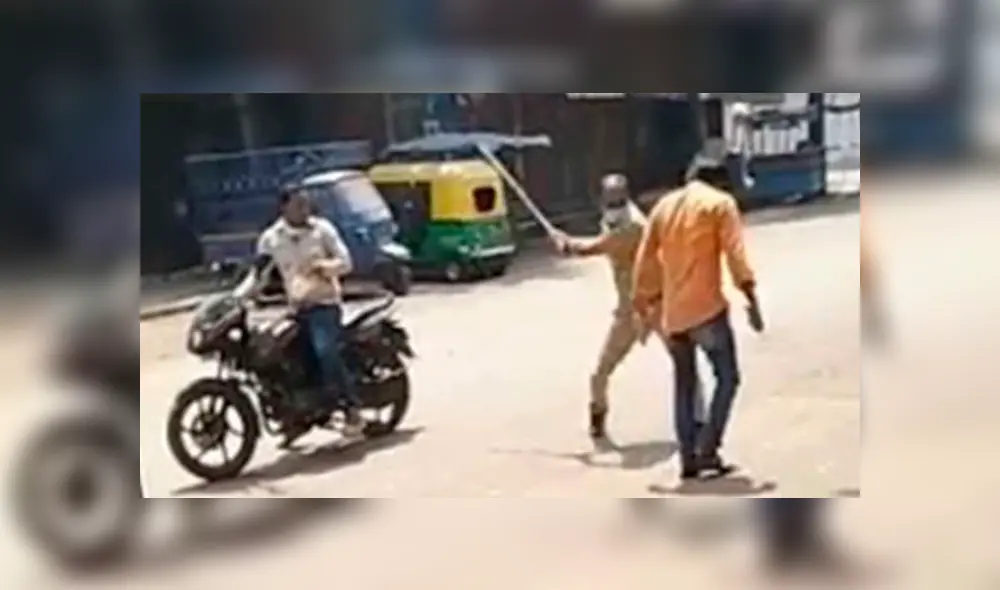 Policía castiga con palo a personas que violan la cuarentena en India y Pakistán [VIDEO] 