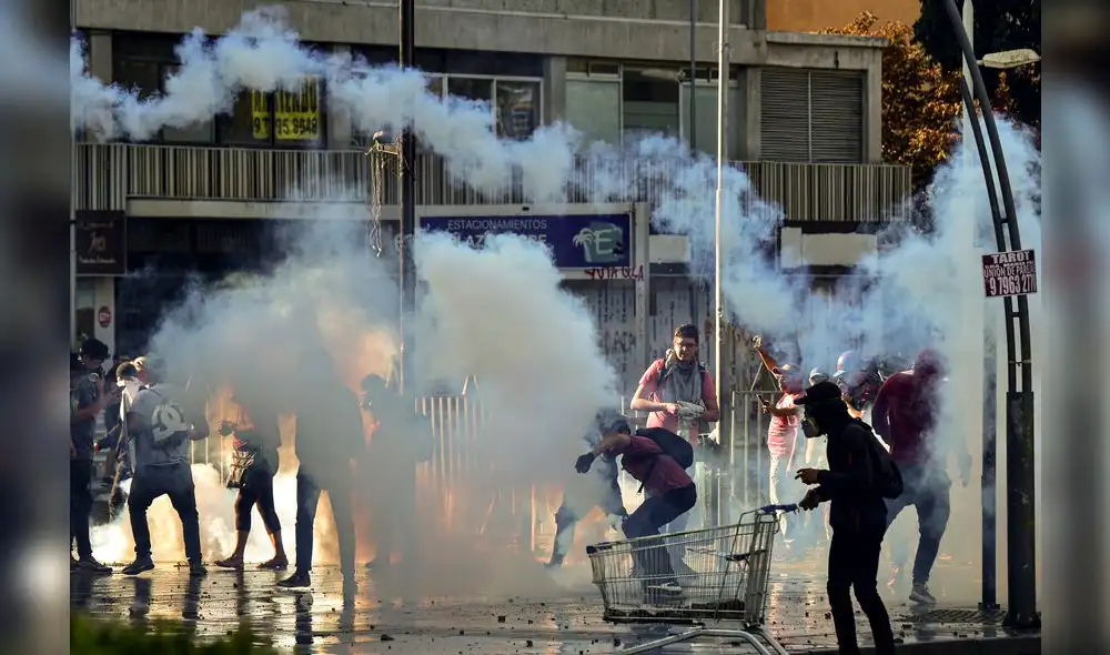 Violentas protestas en la apertura del festival Viña del Mar en Chile. Foto: AFP.