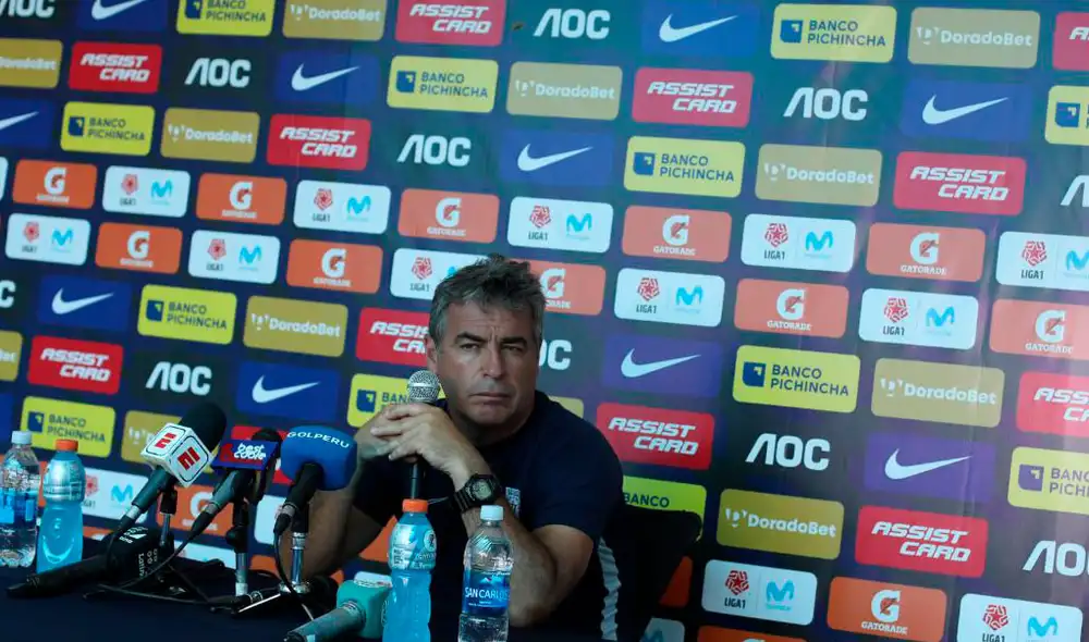 Pablo Bengoechea habló en conferencia de prensa sobre lo sucedido con sus futbolistas. Foto: Difusión