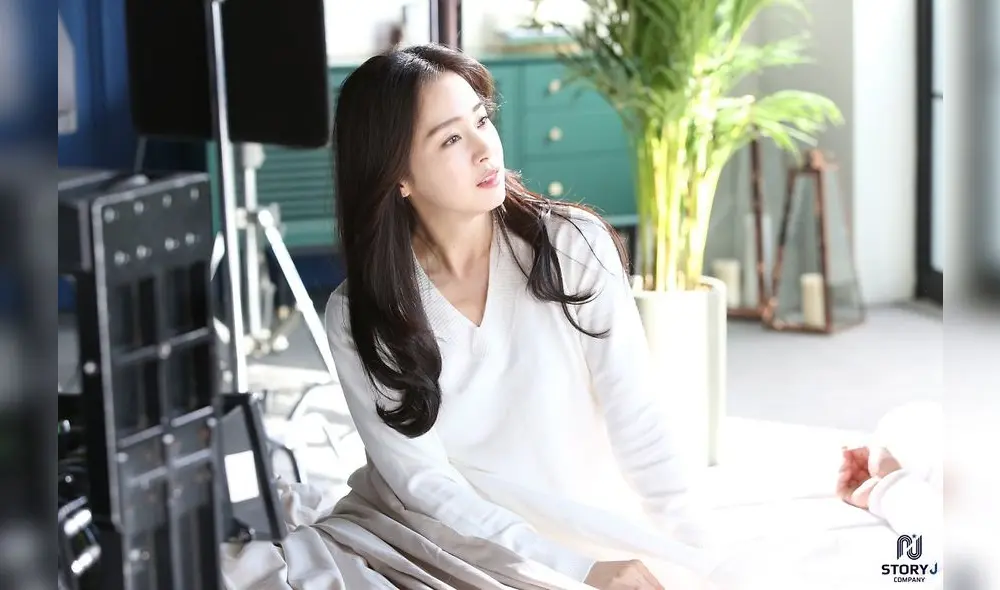 Kim Tae Hee durante las grabaciones para la campaña con la marca de colchone La Cloud. Kim Tae Hee durante las grabaciones para la campaña con la marca de colchone La Cloud.
