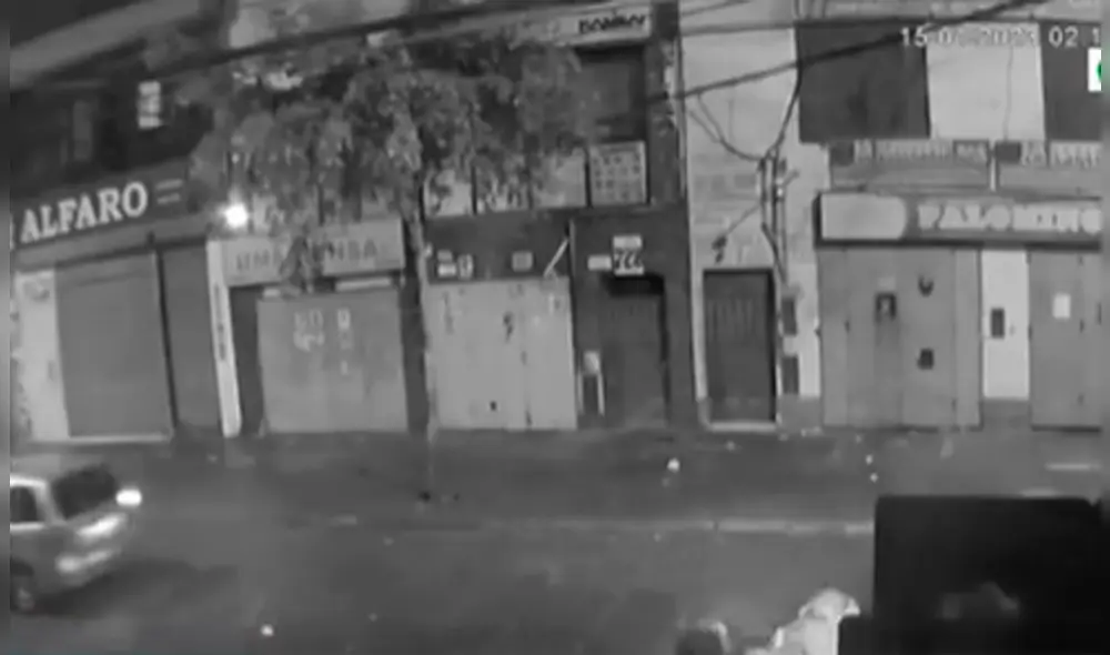 Comerciante llora tras enterarse que delincuentes se llevaron su ganancia de la semana en Gamarra. VIDEO: América Noticias Comerciante llora tras enterarse que delincuentes se llevaron su ganancia de la semana en Gamarra. VIDEO: América Noticias