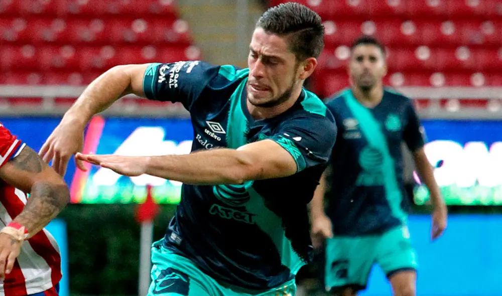 Santiago Ormeño no disputó los últimos partidos con Puebla porque dio positivo por coronavirus. Foto: AFP Santiago Ormeño no disputó los últimos partidos con Puebla porque dio positivo por coronavirus. Foto: AFP