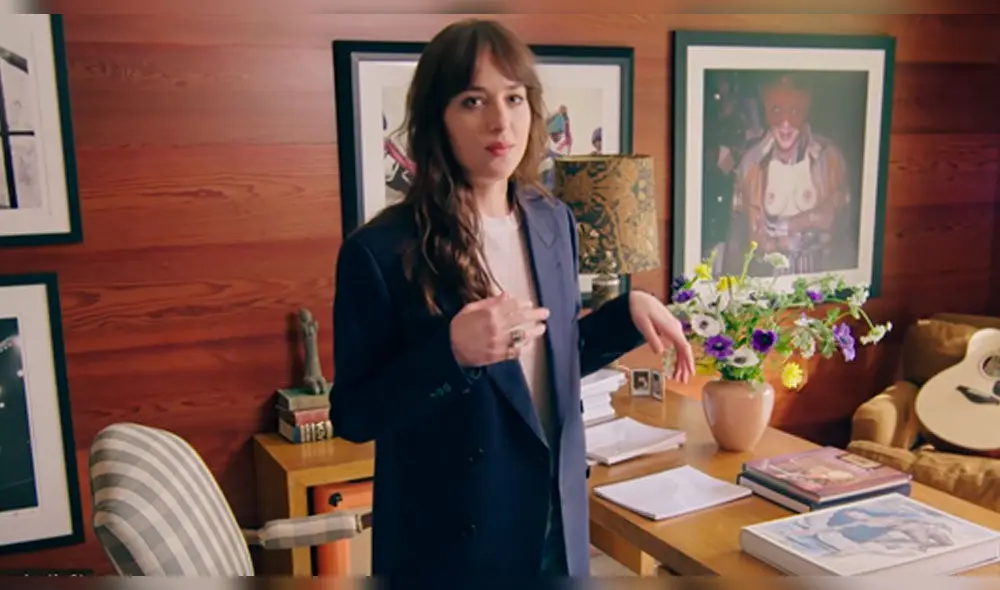 Dakota Johnson's muestra los interiores de su casa. Foto: Captura YouTube