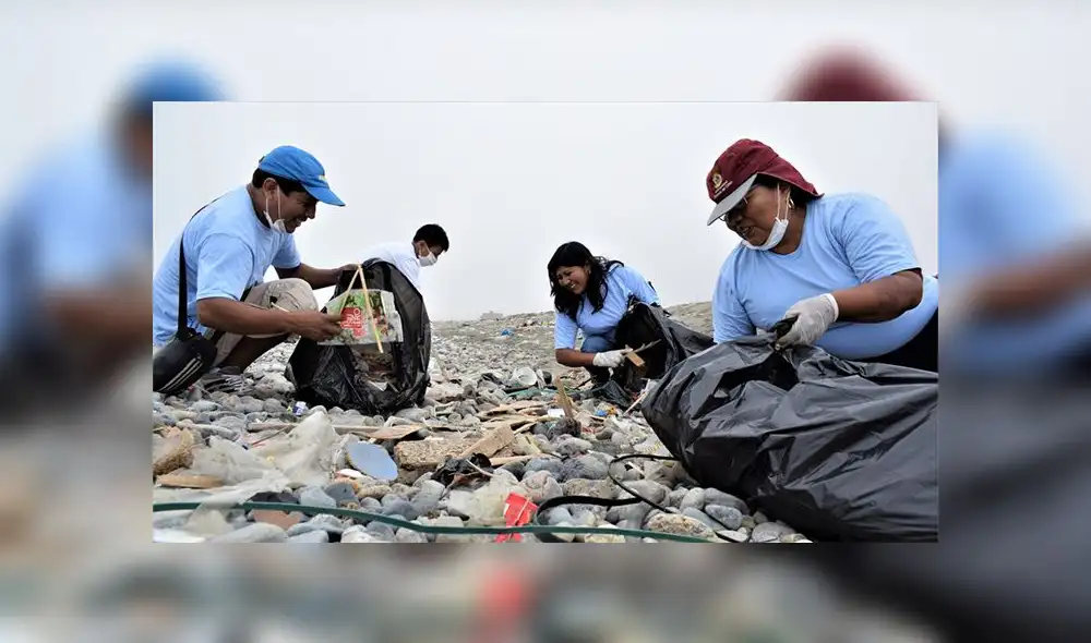 Convocan a voluntarios para recoger plástico de la playa Carpayo Convocan a voluntarios para recoger plástico de la playa Carpayo