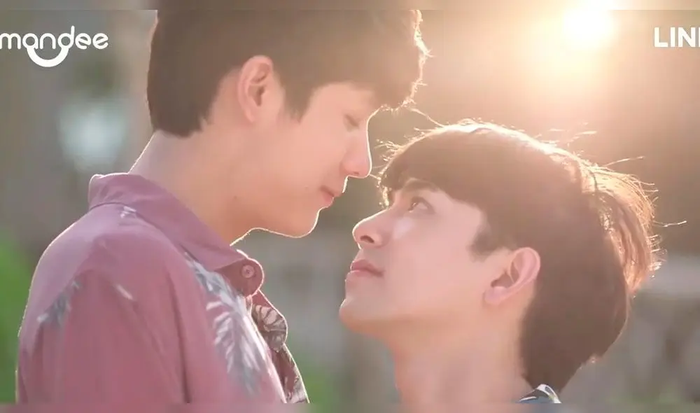 Desliza para ver más fotos de Why RU?