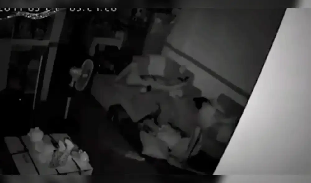 Viral Facebook : Cámara de seguridad captó aterrador incidente mientras todos dormían Viral Facebook : Cámara de seguridad captó aterrador incidente mientras todos dormían