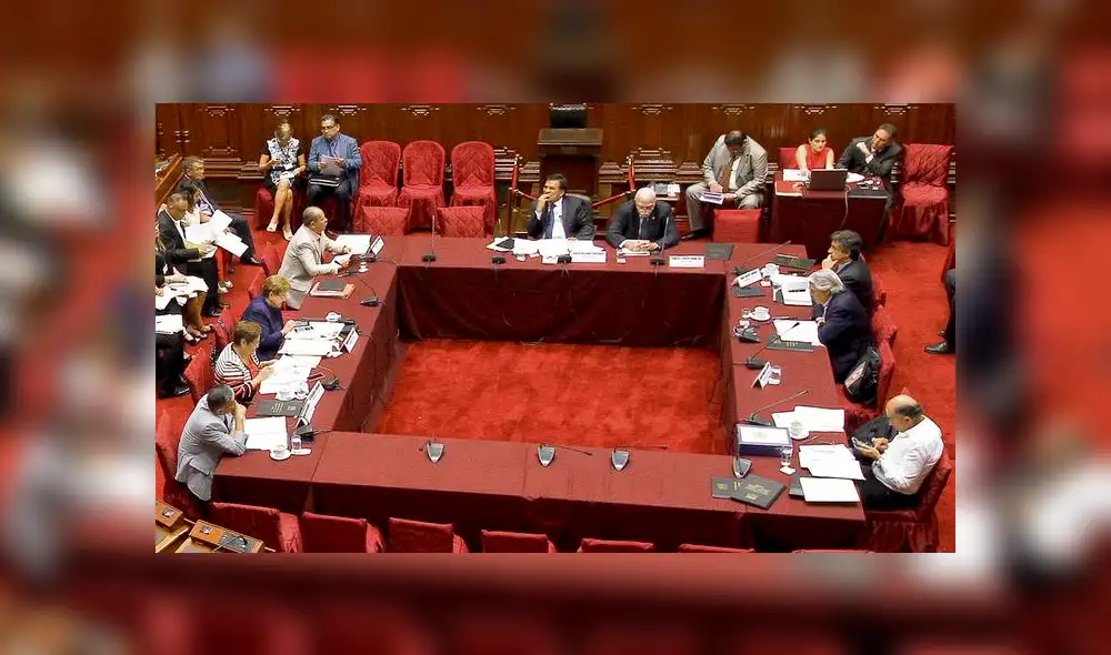 Prohibirán conducir moto lineal con uno o más acompañantes Prohibirán conducir moto lineal con uno o más acompañantes