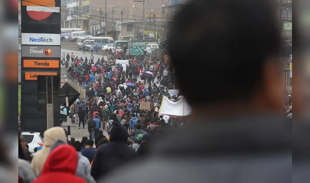 Vecinos de Carabayllo bloquearon la entrada de Canta exigiendo agua [FOTOS]