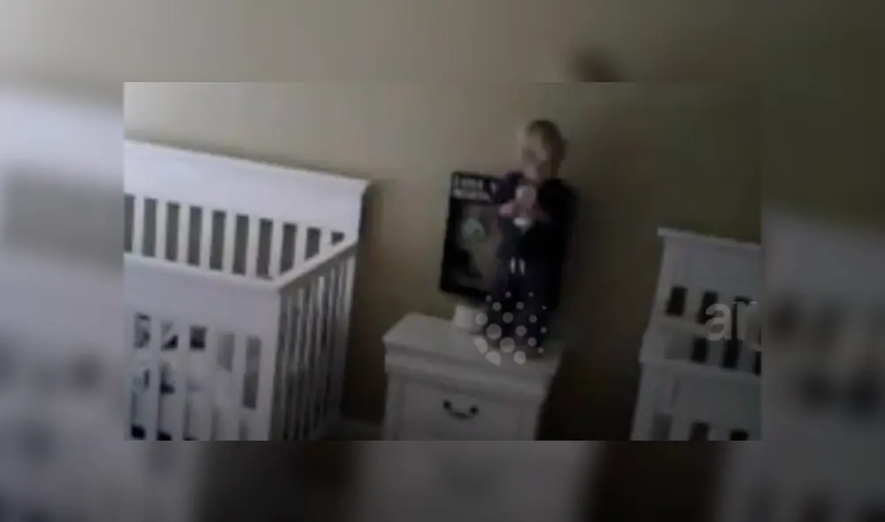 Desliza hacia la izquierda para ver lo que hacía un bebé en ausencia de su madre. Video de Facebook.