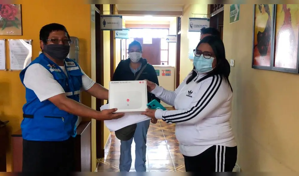 Entregan equipos de internet