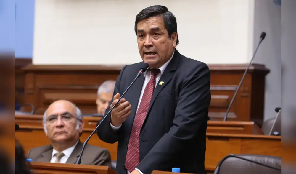 Congresista Benicio Ríos se encuentra prófugo desde abril, pero igual recibe sueldo