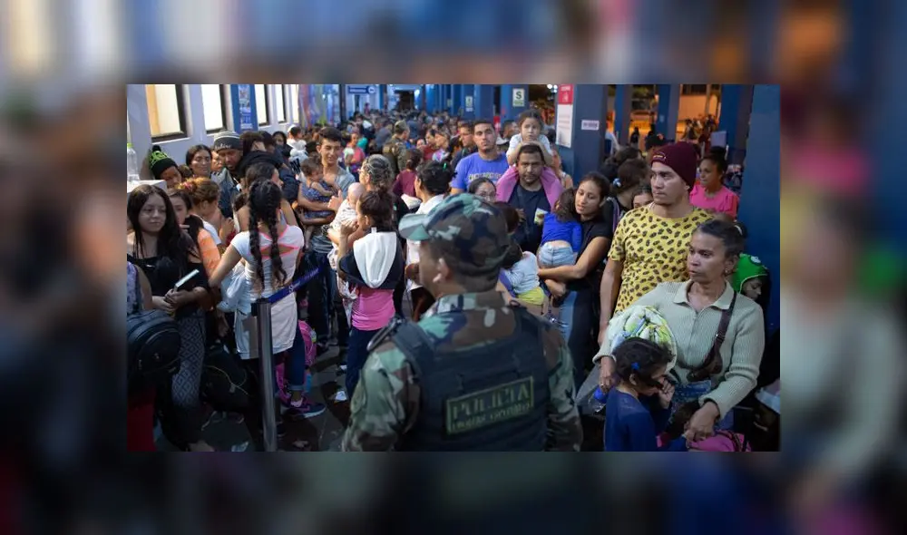 Venezolanos expulsados del Perú intentan reingresar con solicitud de refugio