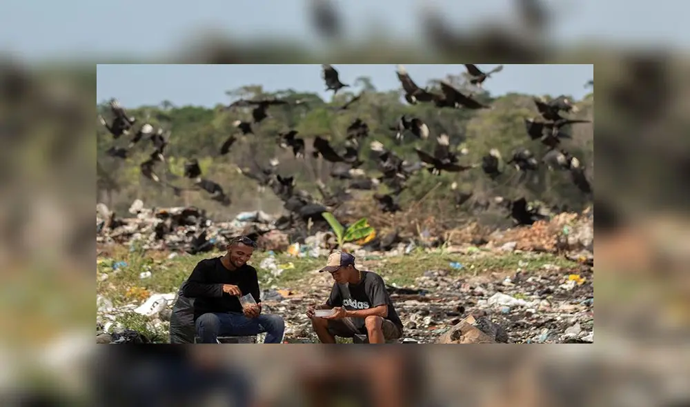 En este basurero hay un pequeño pueblo con aproximadamente 30 venezolanos que viven y sobreviven de la recolección de basura. Foto: EFE