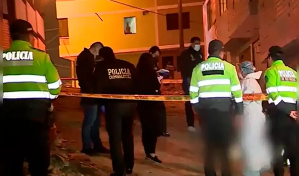 Los vecinos relataron el terrorífico momento que terminó con la muerte de un hombre a balazos por parte de sicarios. Foto captura América Noticias
