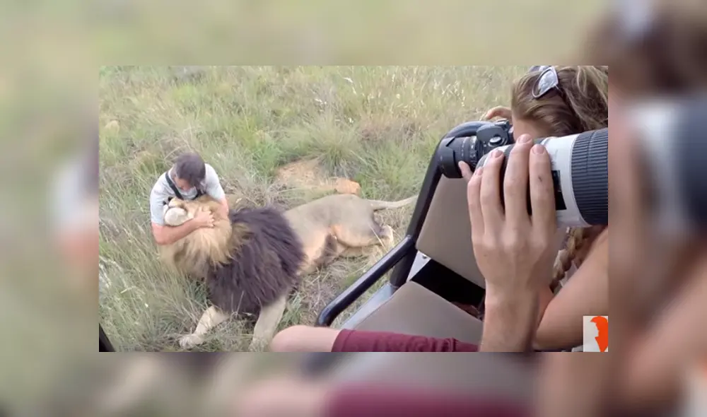 Desliza hacia la izquierda para ver el conmovedor reencuentro que se hizo viral en YouTube. Desliza hacia la izquierda para ver el conmovedor reencuentro que se hizo viral en YouTube.