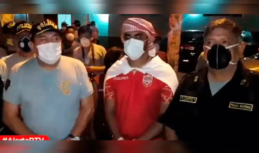 Yaqoob Mubarak entrega alimentos a la PNP. Yaqoob Mubarak entrega alimentos a la PNP.