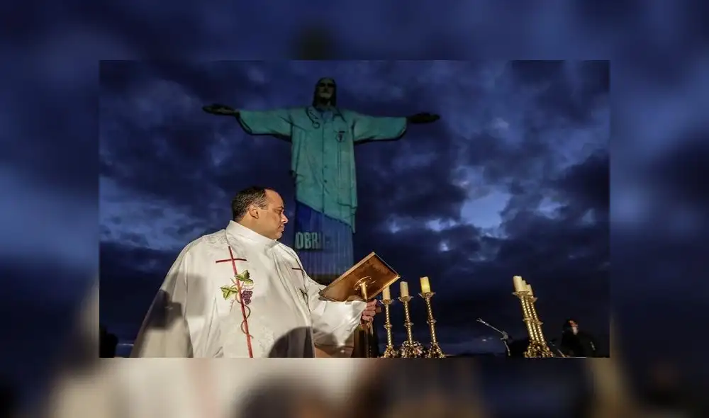 El padre Omar en la ceremonia de este domingo en Brasil. Foto: EFE El padre Omar en la ceremonia de este domingo en Brasil. Foto: EFE