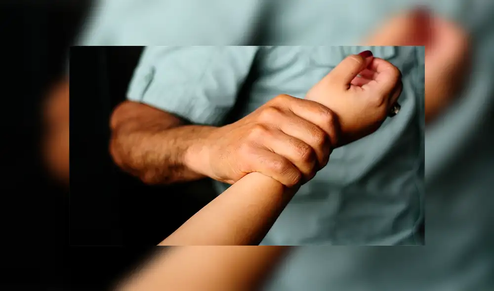 Niño sorprende a su padrastro abusando sexualmente de su hermana Niño sorprende a su padrastro abusando sexualmente de su hermana