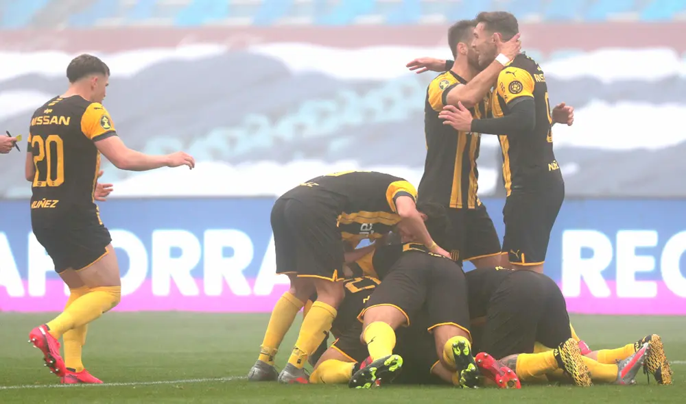 Nacional y Peñarol empataron 1-1 por la fecha 4 del Torneo Apertura 2020 del Campeonato Uruguayo. | Foto: EFE