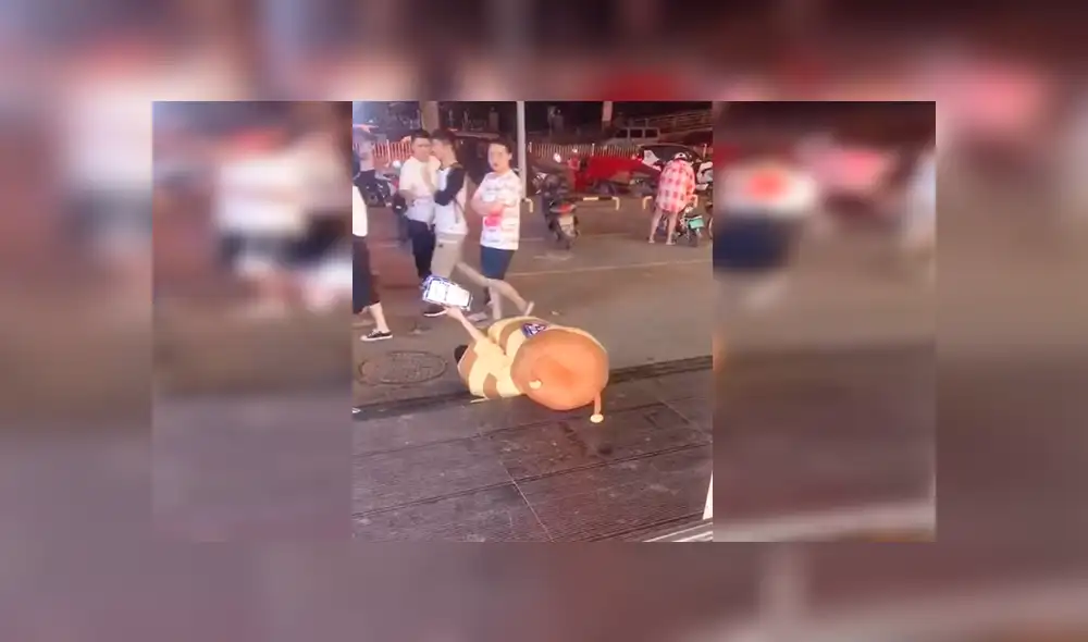 Facebook viral: Joven se cansa de repartir volantes en la calle y toma radical decisión [VIDEO]