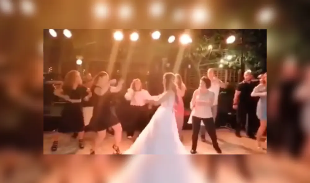 En Facebook, una novia preparó una sorpresa para su pareja e invitados bailando la canción ‘Con Calma’ de Daddy Yankee.