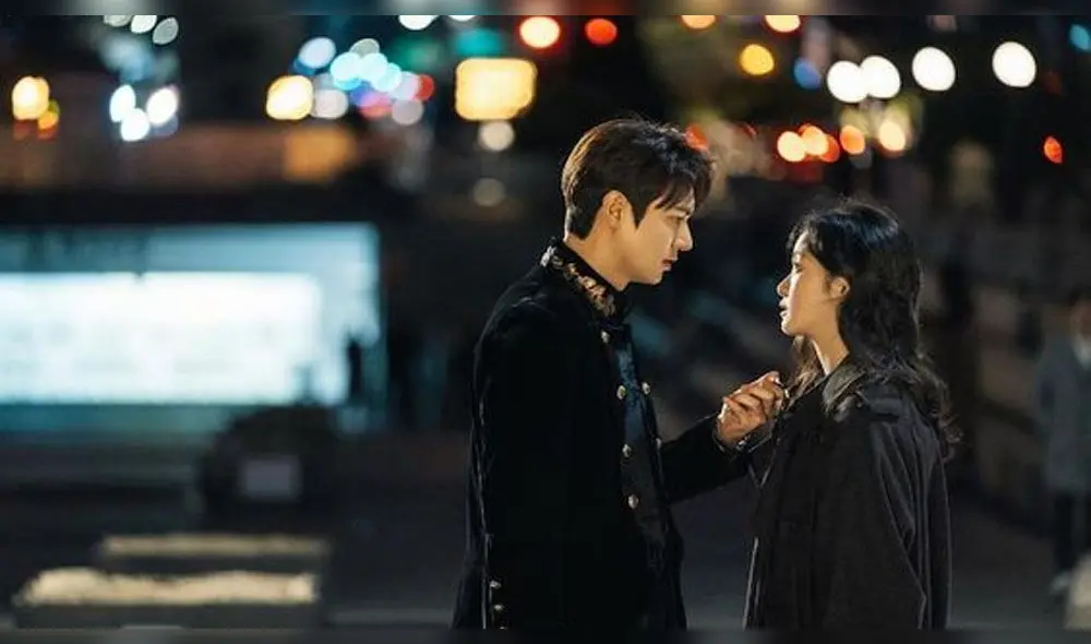 Desliza para ver más fotos de Lee Min Ho en The king: Eternal monarch.