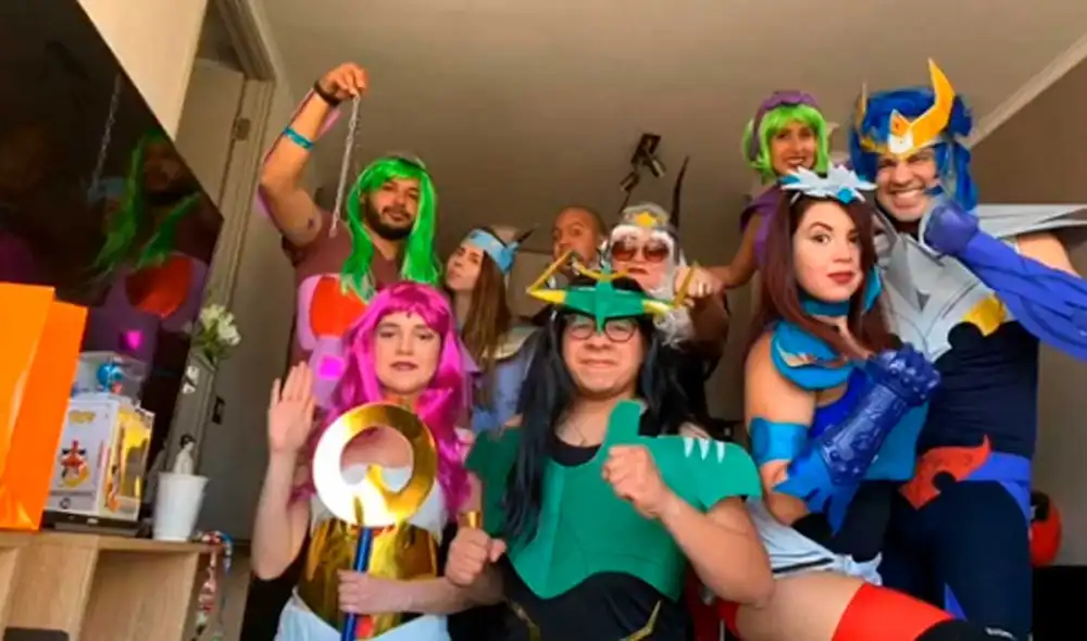 Desliza las imágenes para ver la divertida sesión de fotos que tuvieron estos jóvenes al estilo de Saint Seiya. Foto: captura de TikTok/ Thaismar Azuaje