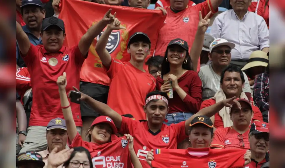 Los hinchas vivieron su propia fiesta en las tribunas del Estadio Garcilaso de la Vega. Foto: Liga 1 Movistar. Los hinchas vivieron su propia fiesta en las tribunas del Estadio Garcilaso de la Vega. Foto: Liga 1 Movistar.