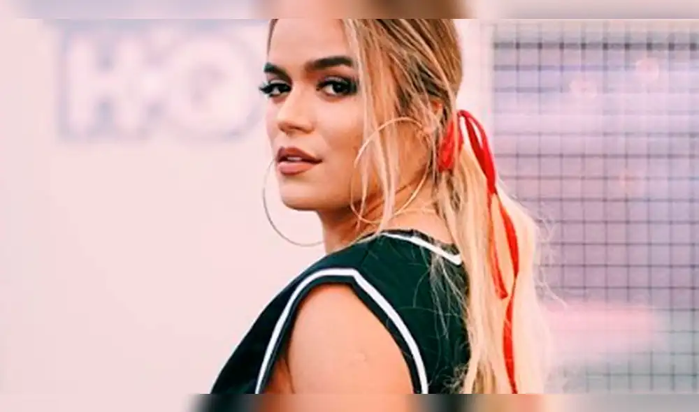 Karol G sorprende con sensual foto en bikini y enloquece a fans